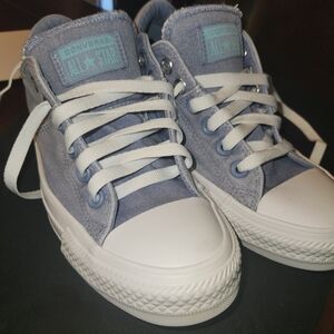 Womens Size 7 Converse